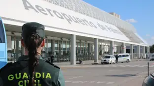Detenido un hombre por agredir y morder a un agente tras perder su equipaje en el aeropuerto de Palma Detenido un hombre por agredir y morder a un agente tras perder su equipaje en el aeropuerto de Palma