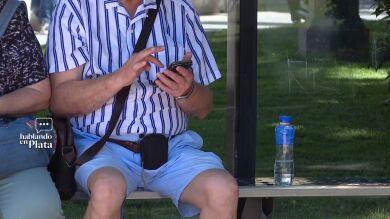 Se dispara el número de mayores de 75 años que usan Internet: esta es la red social que más utilizan 