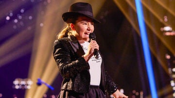Seguridad y ritmo: así conquistó Lucía el escenario con un clásico de Sinatra