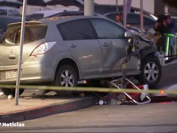 Un atropello masivo deja al menos 30 heridos en Los Ángeles: el conductor recibió un disparo Un atropello masivo deja al menos 30 heridos en Los Ángeles: el conductor recibió un disparo