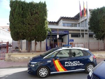 Un coche patrulla, en la Comisaría de Policía Nacional en Molina de Segura.