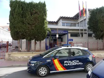 Un coche patrulla, en la Comisaría de Policía Nacional en Molina de Segura. Un coche patrulla, en la Comisaría de Policía Nacional en Molina de Segura.