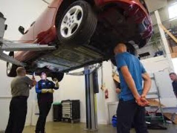 España necesita urgentemente 20.000 mecánicos del automóvil 