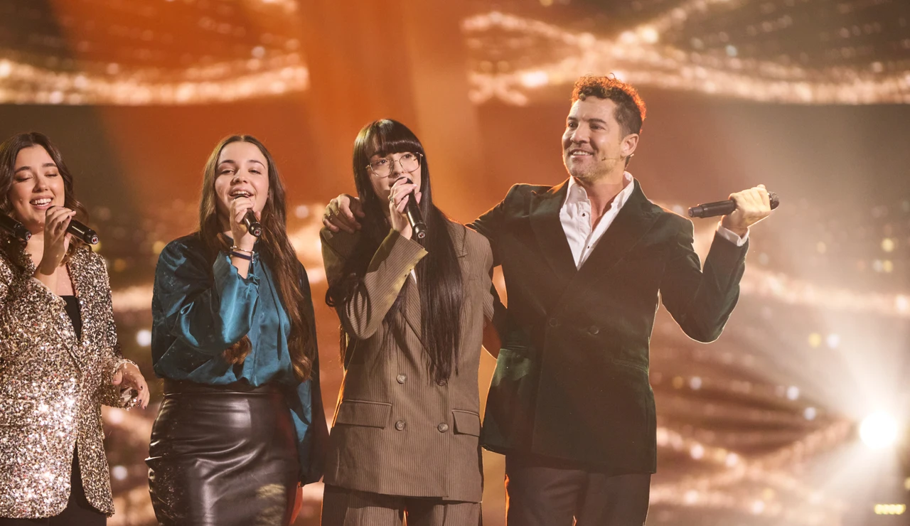 David Bisbal con sus talents finalistas