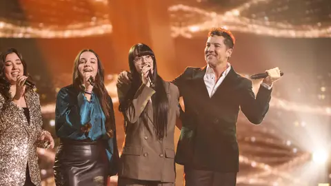 David Bisbal con sus talents finalistas David Bisbal con sus talents finalistas