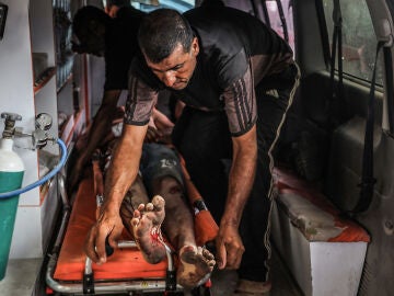 Hombre herido por disparos del ejército israelí en Gaza 