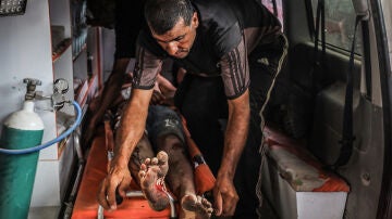 Hombre herido por disparos del ejército israelí en Gaza 