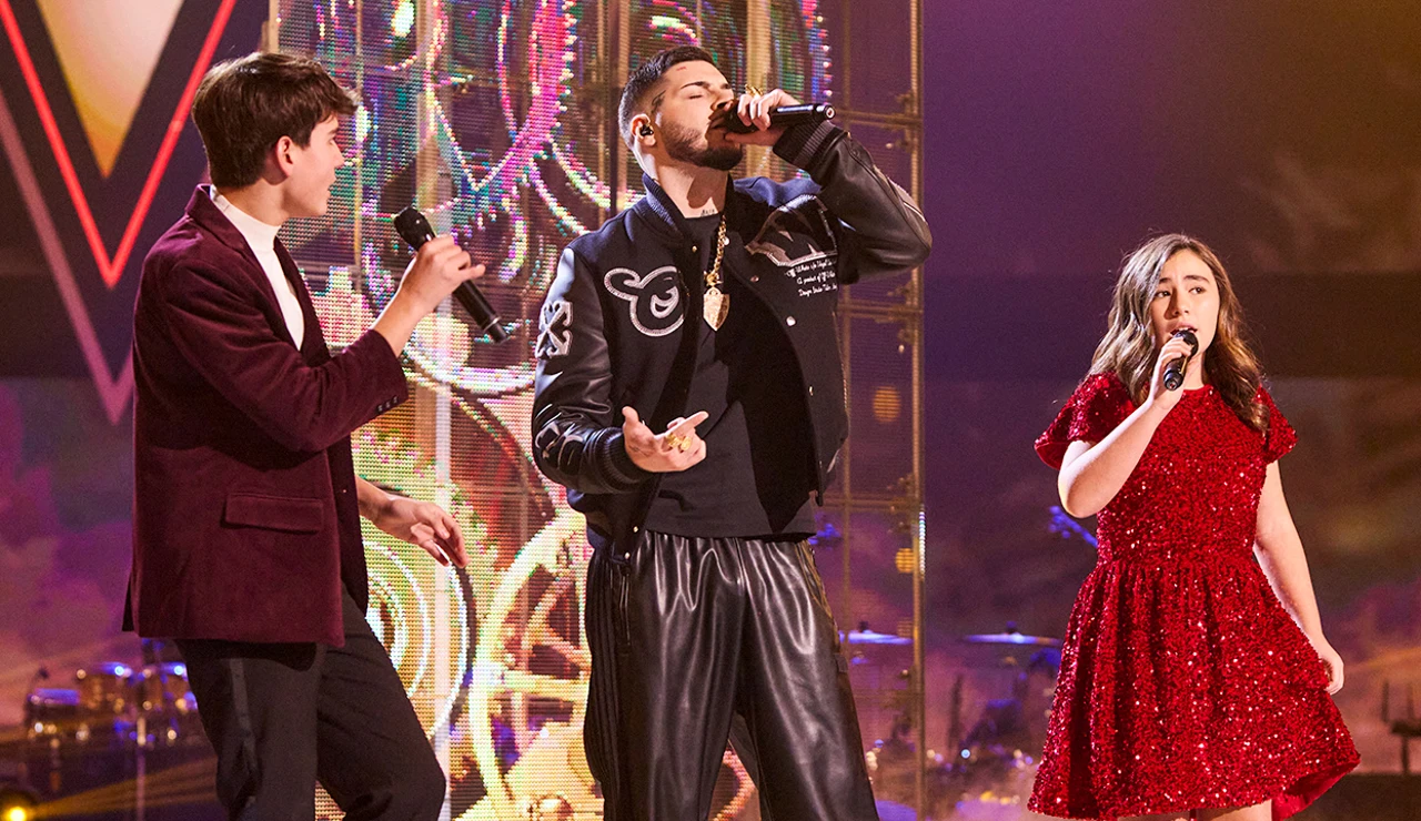 RVFV rompe el escenario con el equipo de Lola cantando ‘Rueda’ en la final de La Voz Kids