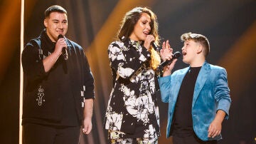 Malú canta con los finalistas y rinde homenaje a los coaches en La Voz Kids 