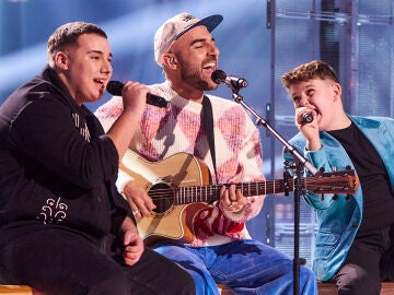 ¡Menuda sorpresa! Nil Moliner arrasa en el escenario con los finalistas de Bisbal 