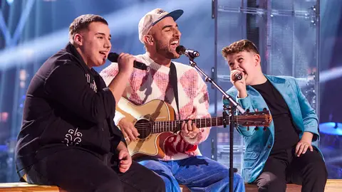¡Menuda sorpresa! Nil Moliner arrasa en el escenario con los finalistas de Bisbal ¡Menuda sorpresa! Nil Moliner arrasa en el escenario con los finalistas de Bisbal