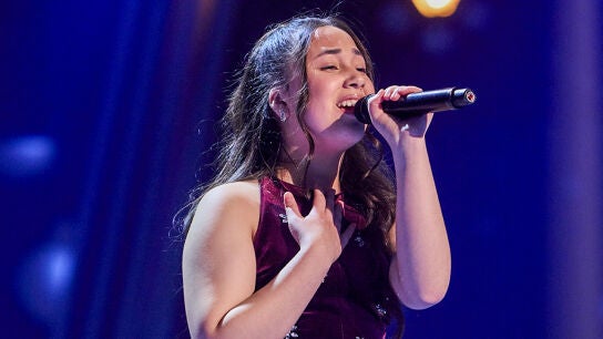 Geraldine abre la Gran Final de La Voz Kids con &lsquo;En cambio no&rsquo; y emociona al plat&oacute; 