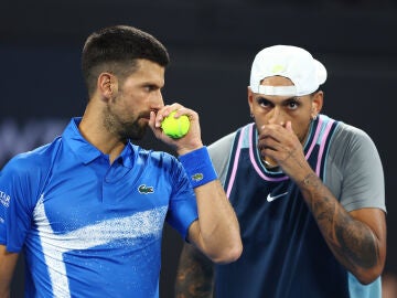 Djokovic y Kyrgios en un partido de exhibición