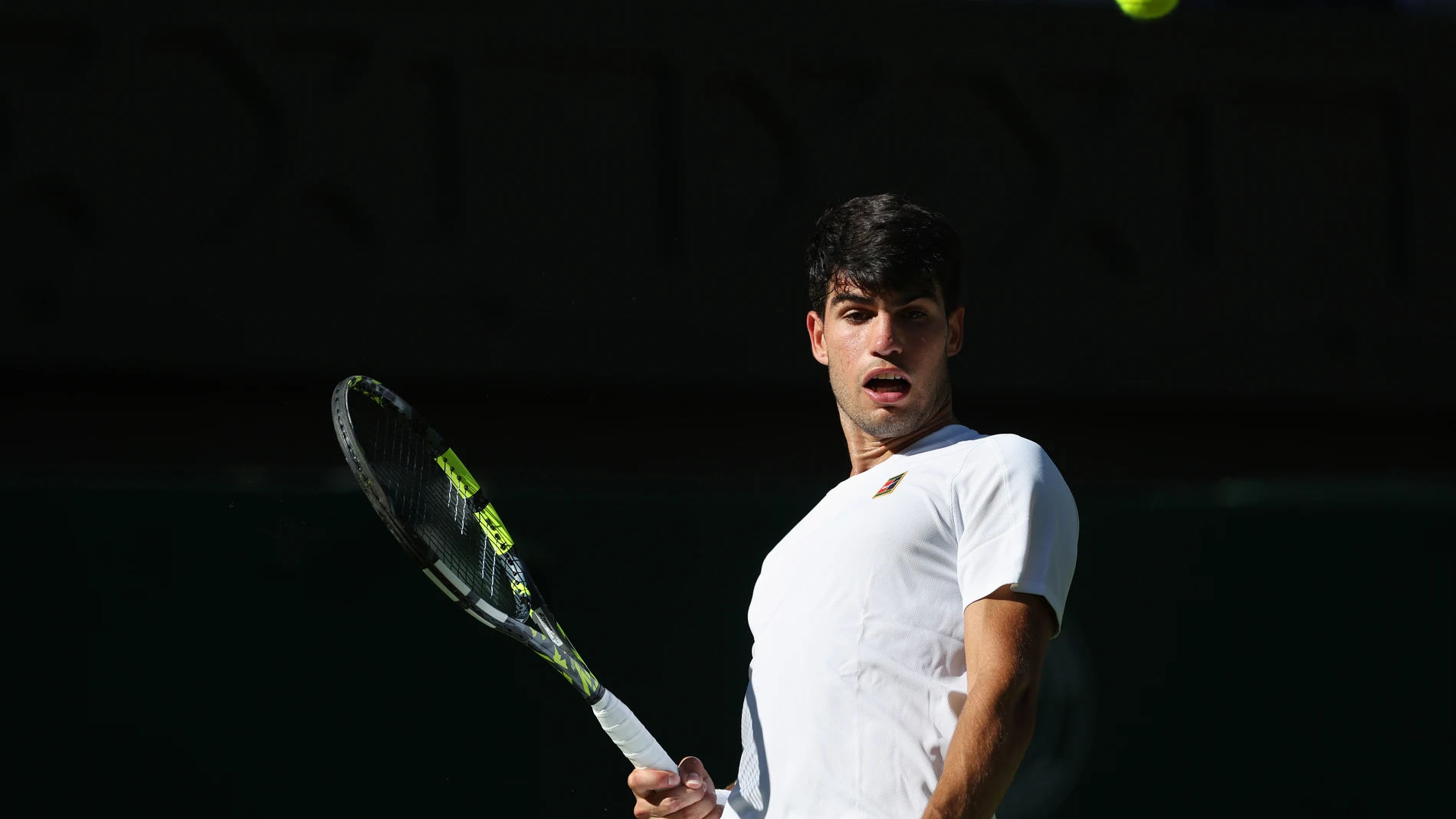 Carlos Alcaraz durante un partido en Wimbledon Carlos Alcaraz durante un partido en Wimbledon