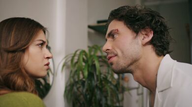 Seyran acusa a Kaya de tener un plan sucio con İfakat y le exige que deje a Suna en paz 