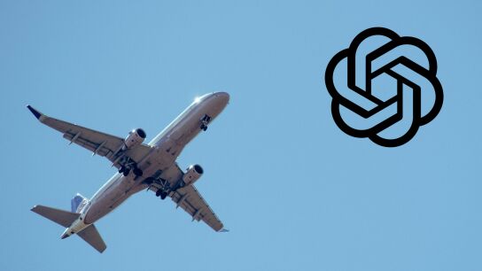 Imagen de archivo de un avi&oacute;n y del logo de ChatGPT.