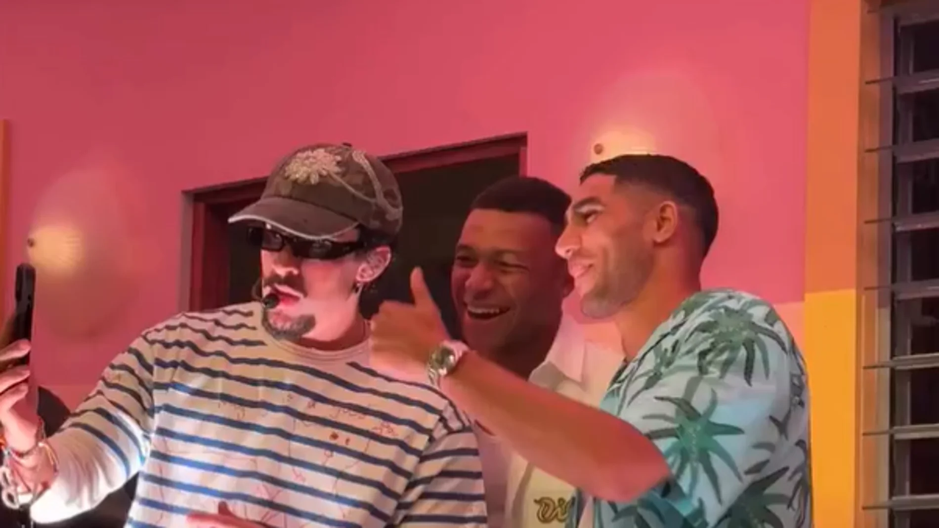 Bad Bunny, Mbappé y Achraf Bad Bunny, Mbappé y Achraf