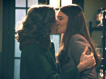 Marta va en busca de Fina tras cancelar su viaje a Londres: &ldquo;Quiz&aacute;s nunca podamos tener hijos, pero nos tenemos la una a la otra&rdquo; 