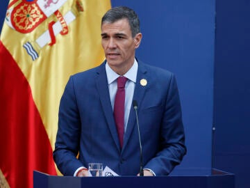 El presidente del Gobierno de España, Pedro Sánchez, habla durante la cumbre progresista este lunes, en el Palacio de La Moneda, en Santiago de Chile