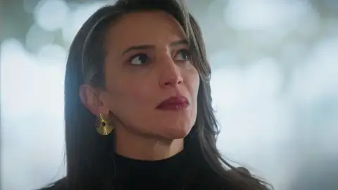 El secreto que Efsun nunca quiso contar sale a la luz y destroza a su hija El secreto que Efsun nunca quiso contar sale a la luz y destroza a su hija