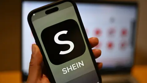Logo de Shein. Logo de Shein.