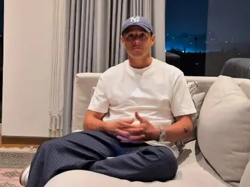 El polémico vídeo de Chicharito hacia las mujeres El polémico vídeo de Chicharito hacia las mujeres