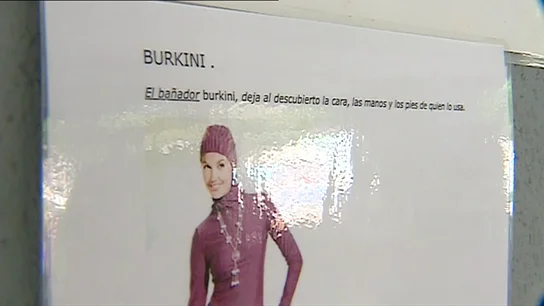 Cartel sobre los burkinis Cartel sobre los burkinis
