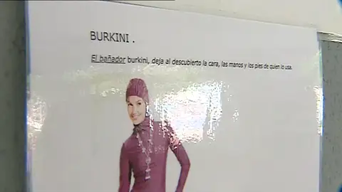 Cartel sobre los burkinis Cartel sobre los burkinis
