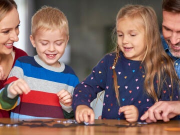 Ni&ntilde;os jugando