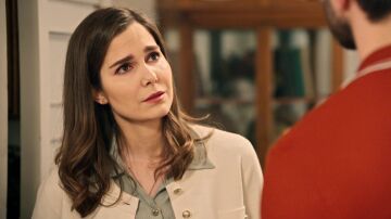 “Utiliza a Julia para estar contigo”: Andrés intenta que Begoña abra los ojos con Gabriel, pero ella le sigue defendiendo “Utiliza a Julia para estar contigo”: Andrés intenta que Begoña abra los ojos con Gabriel, pero ella le sigue defendiendo