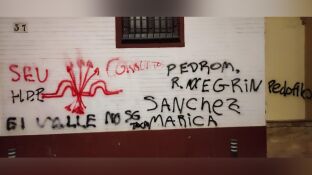 Pintadas fascistas en la sede del PSOE en Sevilla: llaman "marica" y "ped&oacute;filo" a Pedro S&aacute;nchez