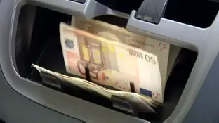 Un joven le roba más de 1.000 euros a un anciano a través del banco Un joven le roba más de 1.000 euros a un anciano a través del banco
