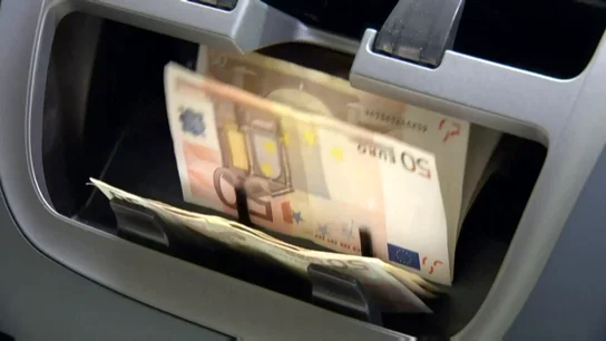 Un joven le roba más de 1.000 euros a un anciano a través del banco Un joven le roba más de 1.000 euros a un anciano a través del banco