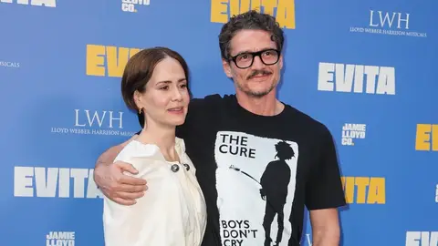 Pedro Pascal y Sarah Paulson Pedro Pascal y Sarah Paulson