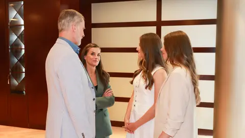 Los reyes Felipe y Letizia, junto a la princesa Leonor y la infanta Sofía en Barcelona Los reyes Felipe y Letizia, junto a la princesa Leonor y la infanta Sofía en Barcelona