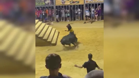 VÍDEO: las sobrecogedoras imágenes de la terrible cogida en las fiestas taurinas de Sagunt VÍDEO: las sobrecogedoras imágenes de la terrible cogida en las fiestas taurinas de Sagunt
