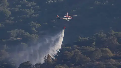 Helicóptero en el incendio de Córdoba Helicóptero en el incendio de Córdoba