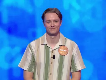 Manu conquista a los invitados al destacar su “talento por Dios-dado” en su poema de despedida Manu conquista a los invitados al destacar su “talento por Dios-dado” en su poema de despedida