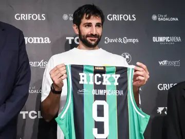 Rick Rubio posa con la camiseta del Joventut Rick Rubio posa con la camiseta del Joventut
