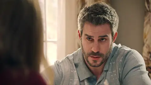 Andrés, desesperado, le hace a Begoña una inesperada pregunta: “¿Aún me sigues queriendo?” Andrés, desesperado, le hace a Begoña una inesperada pregunta: “¿Aún me sigues queriendo?”
