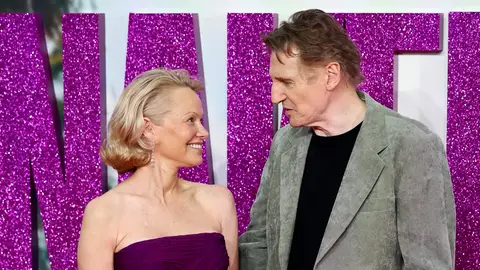 Pamela Anderson y Liam Neeson en la premiere en Londres de The Naked Gun Pamela Anderson y Liam Neeson en la premiere en Londres de The Naked Gun