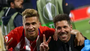 Diego Simeone y su hijo Gianluca en 2018