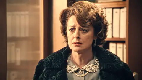 Doña Ana le echa en cara a Irene que le contara la verdad a Cristina y le pide que no se vuelva a acercar a su hija Doña Ana le echa en cara a Irene que le contara la verdad a Cristina y le pide que no se vuelva a acercar a su hija