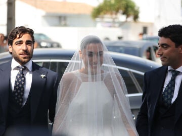 Claudia Jim&eacute;nez, con sus hermanos, el d&iacute;a de su boda