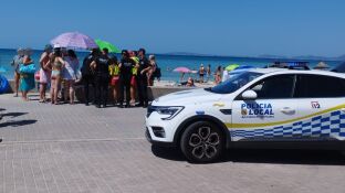 P&aacute;nico en la playa de Palma tras el brutal ataque de un animal marino a una ba&ntilde;ista octogenaria