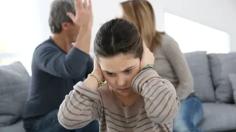 Manipulación, miedo y mentiras: el drama oculto de los niños en divorcios que les deja traumas y secuelas de por vida Manipulación, miedo y mentiras: el drama oculto de los niños en divorcios que les deja traumas y secuelas de por vida