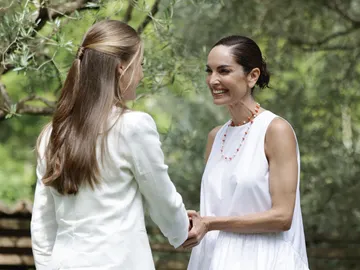 La princesa Leonor y Eugenia Silva en Sant Martí Vell La princesa Leonor y Eugenia Silva en Sant Martí Vell