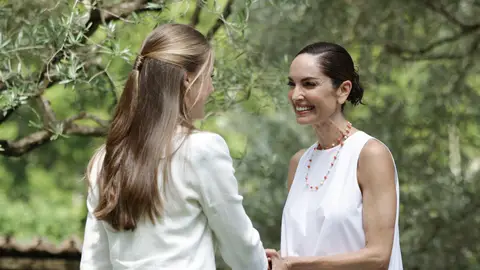 La princesa Leonor y Eugenia Silva en Sant Martí Vell La princesa Leonor y Eugenia Silva en Sant Martí Vell