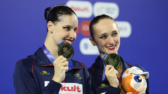 Lilou Lluis e Iris Tió posan con su oro Lilou Lluis e Iris Tió posan con su oro