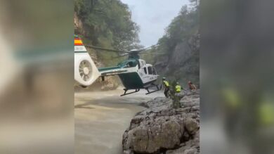 Video: Arriesgado rescate de la Guardia Civil a tres barranquistas belgas en Huesca